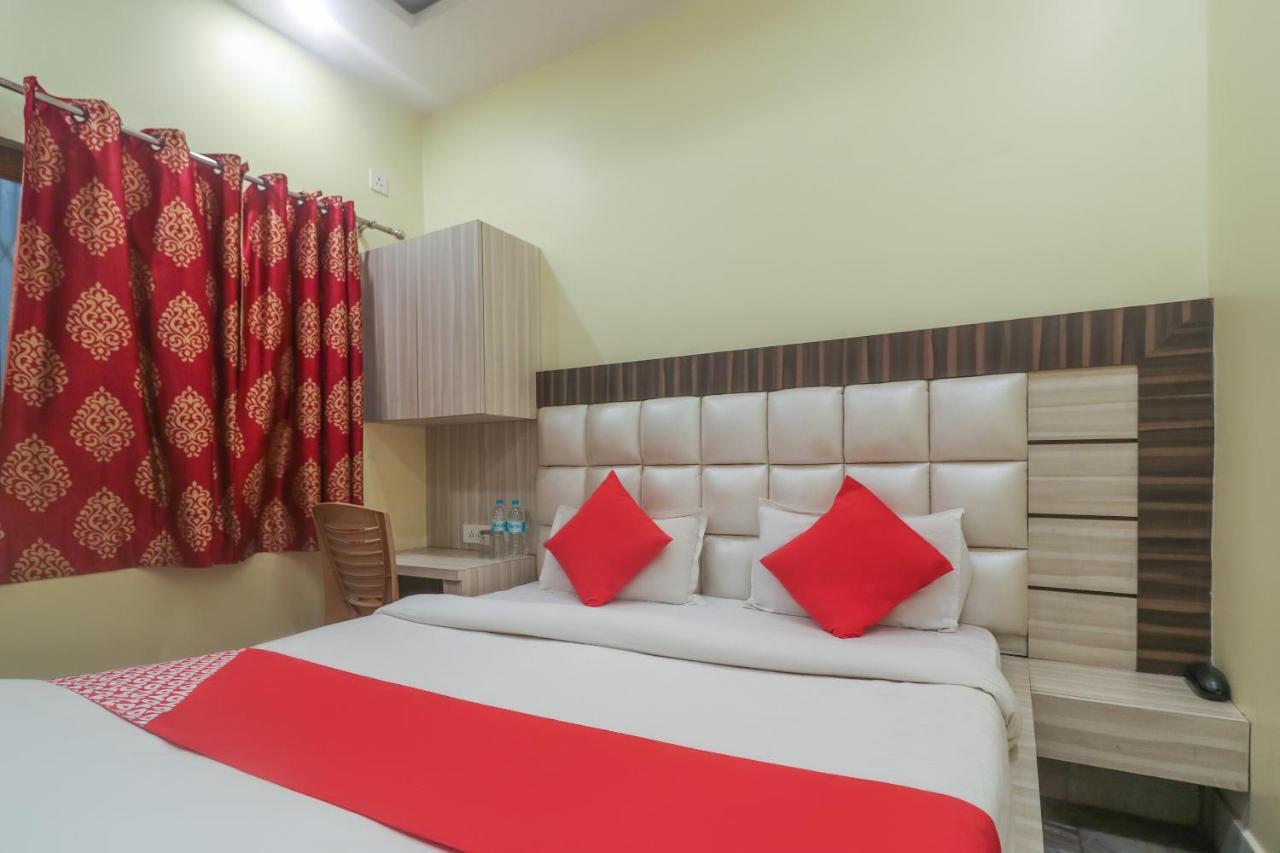 Oyo 60651 Hotel Arya Varanasi Exterior photo